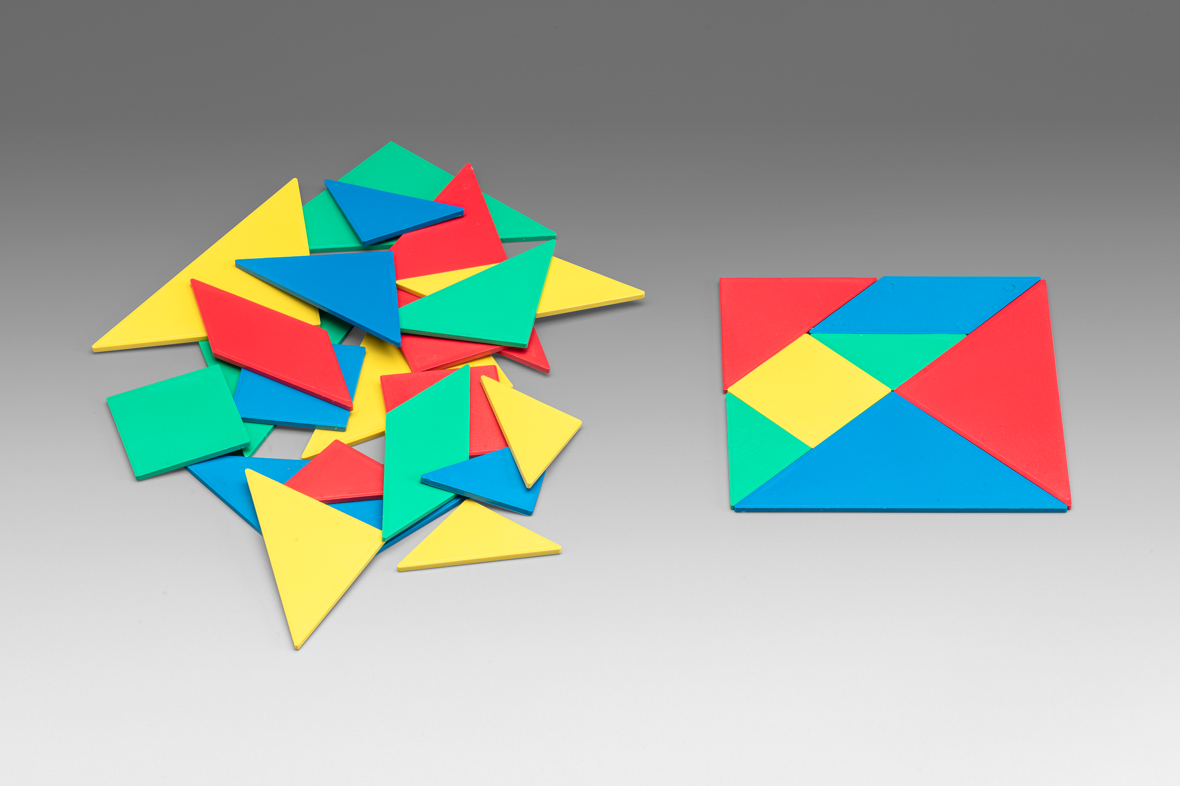 Tangram set in 4 colors (28 pcs)